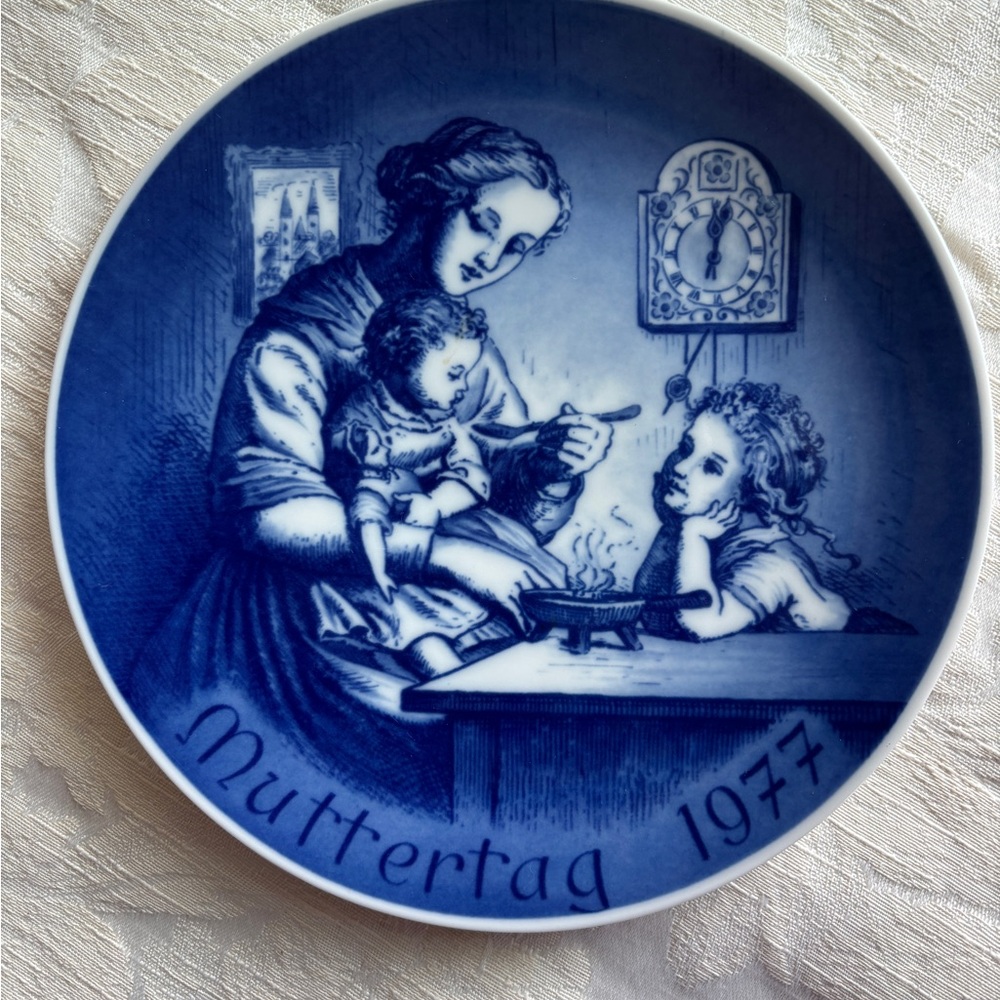 Vintage Mother’s Day Plate 1977 Porcelain German Ludwig Richter Blue and White